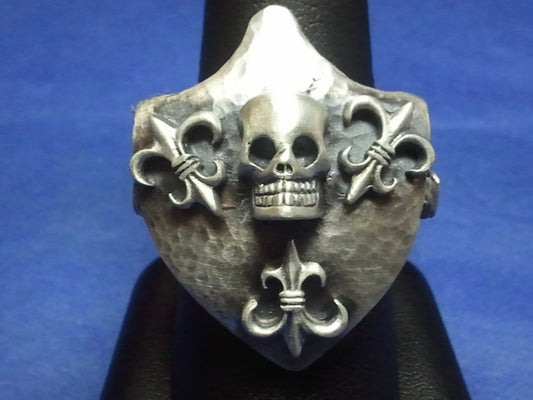 Hammered Crest Shield Skull & Fleur de Lis .925 Sterling Silver Ring.-UDINC0025