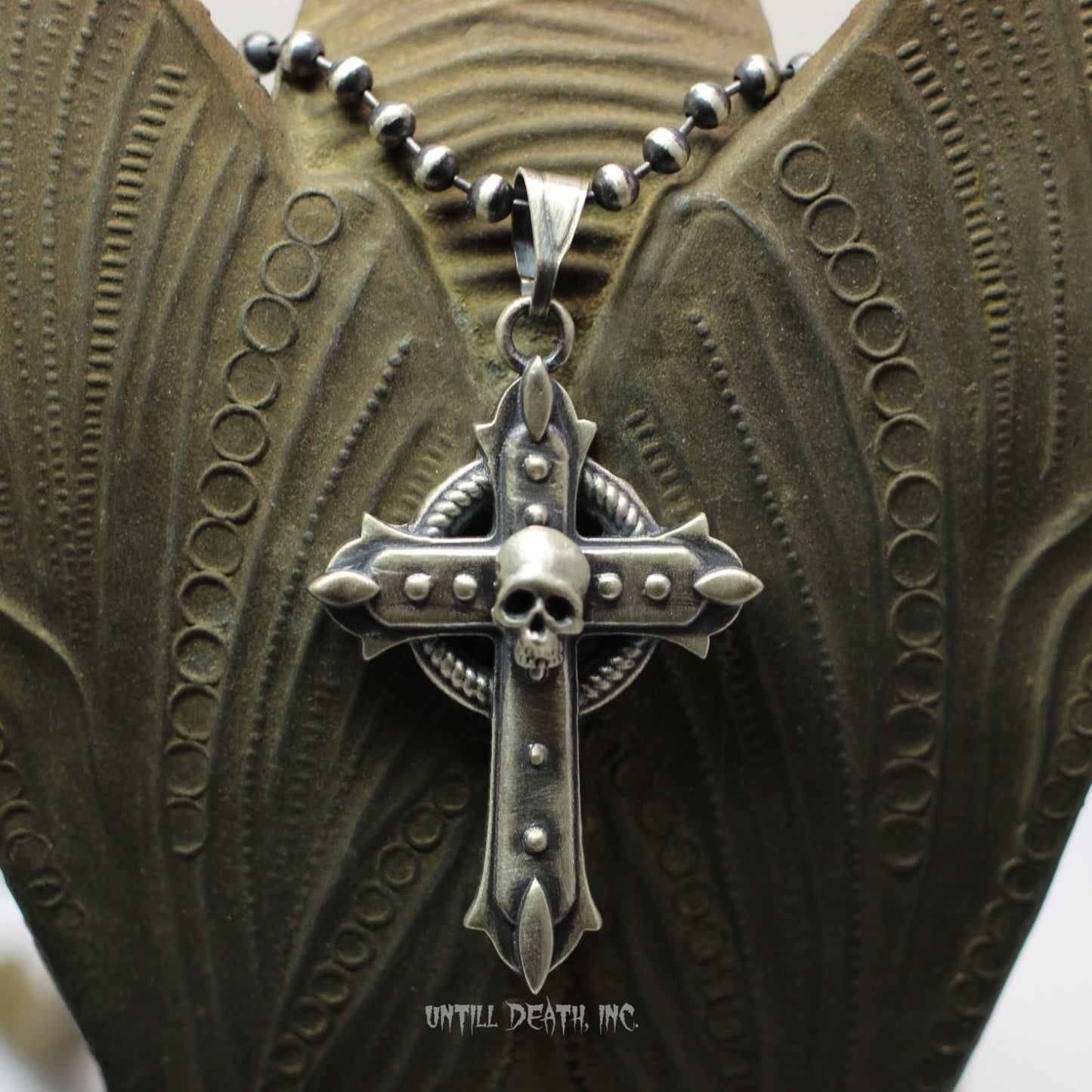 Gothic Cross with Skull-UDINC0103