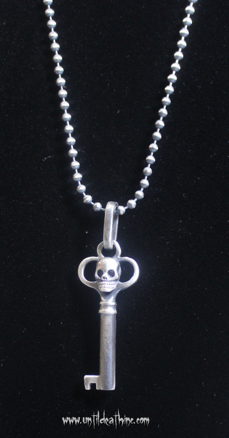 Antique Key with Skull -UDINC0144
